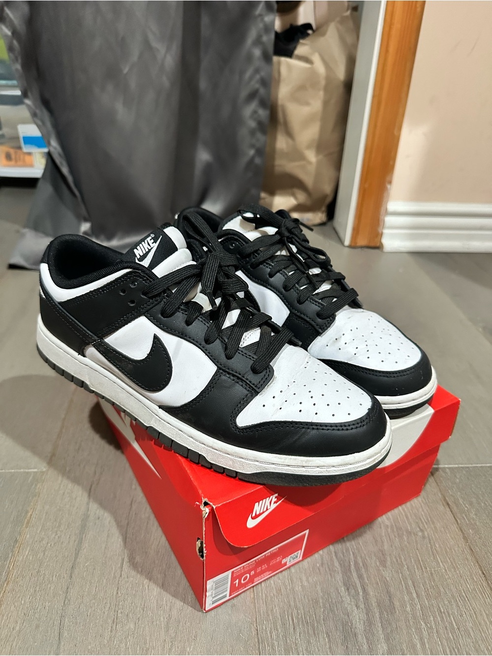 Men’s Nikes size
10.5